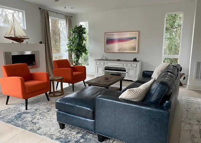 Entire Home Close To Boa Stadium & City